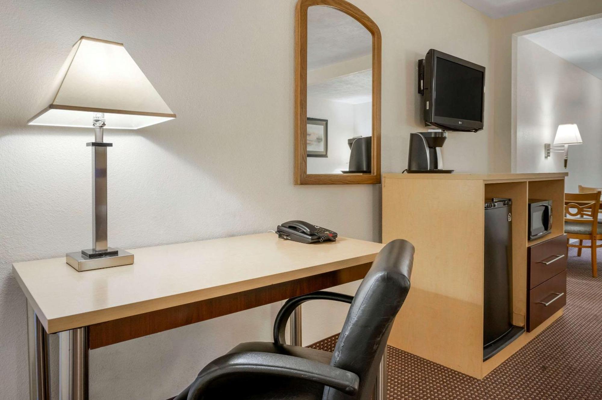 Quality Inn & Suites South-Obetz Ngoại thất bức ảnh